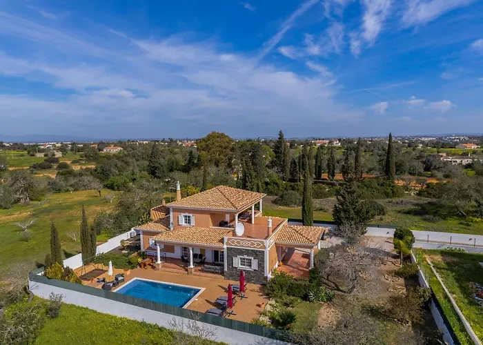 Laura By Algarve Holidays