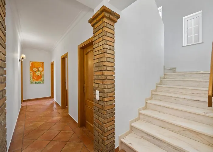 Laura By Algarve Holidays